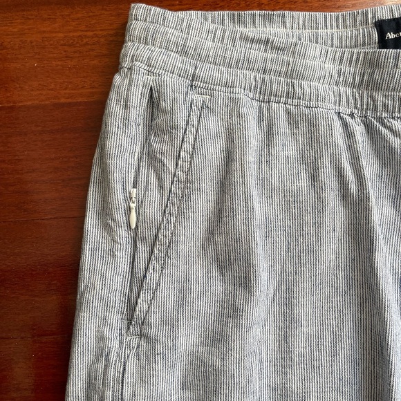 NWT Abercrombie & Fitch Men’s Short Light Blue Stripes Shorts NEW Size M - Picture 6 of 8